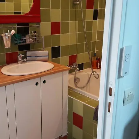 Parisien En Bas De Montmatre Daire